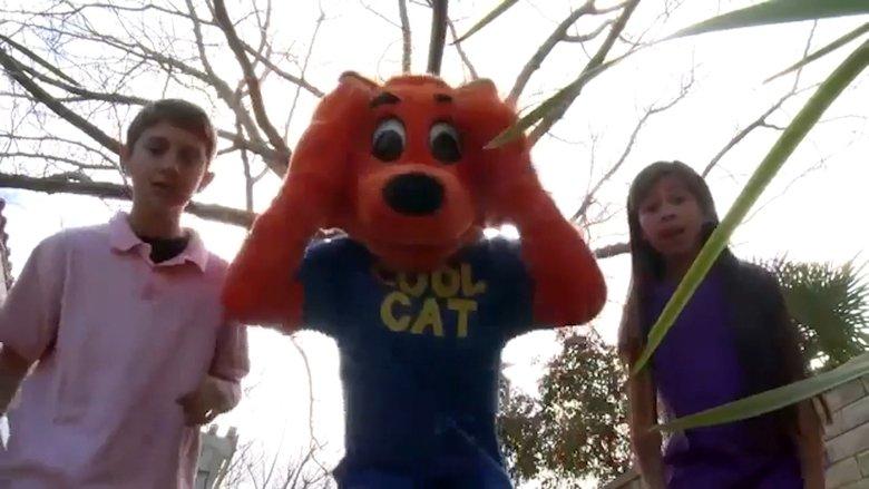 Cool Cat Finds a Gun image