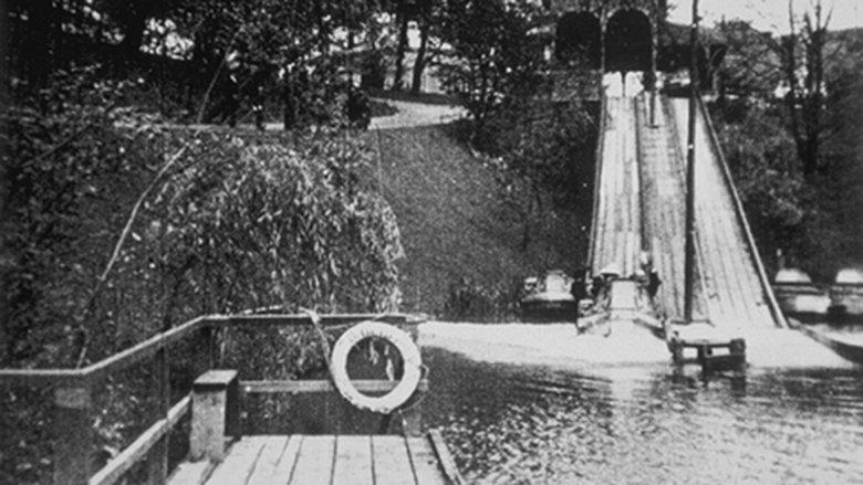 Water toboggan (Montagnes russes sur l'eau) image