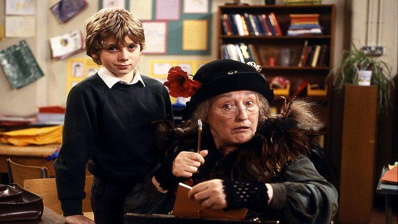 Simon and the Witch image