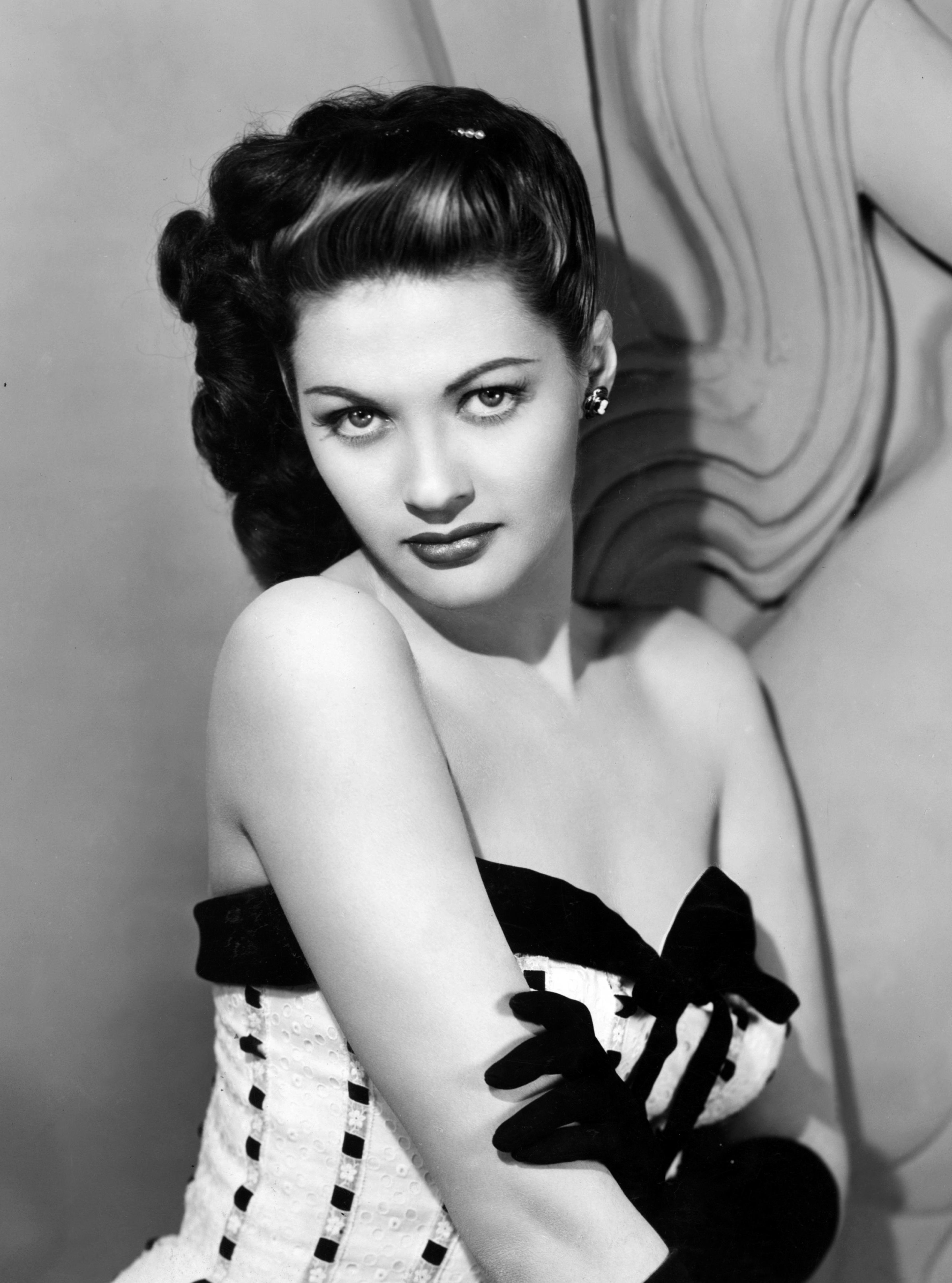 Yvonne De Carlo image
