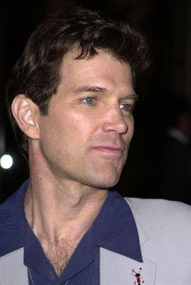 Chris Isaak image