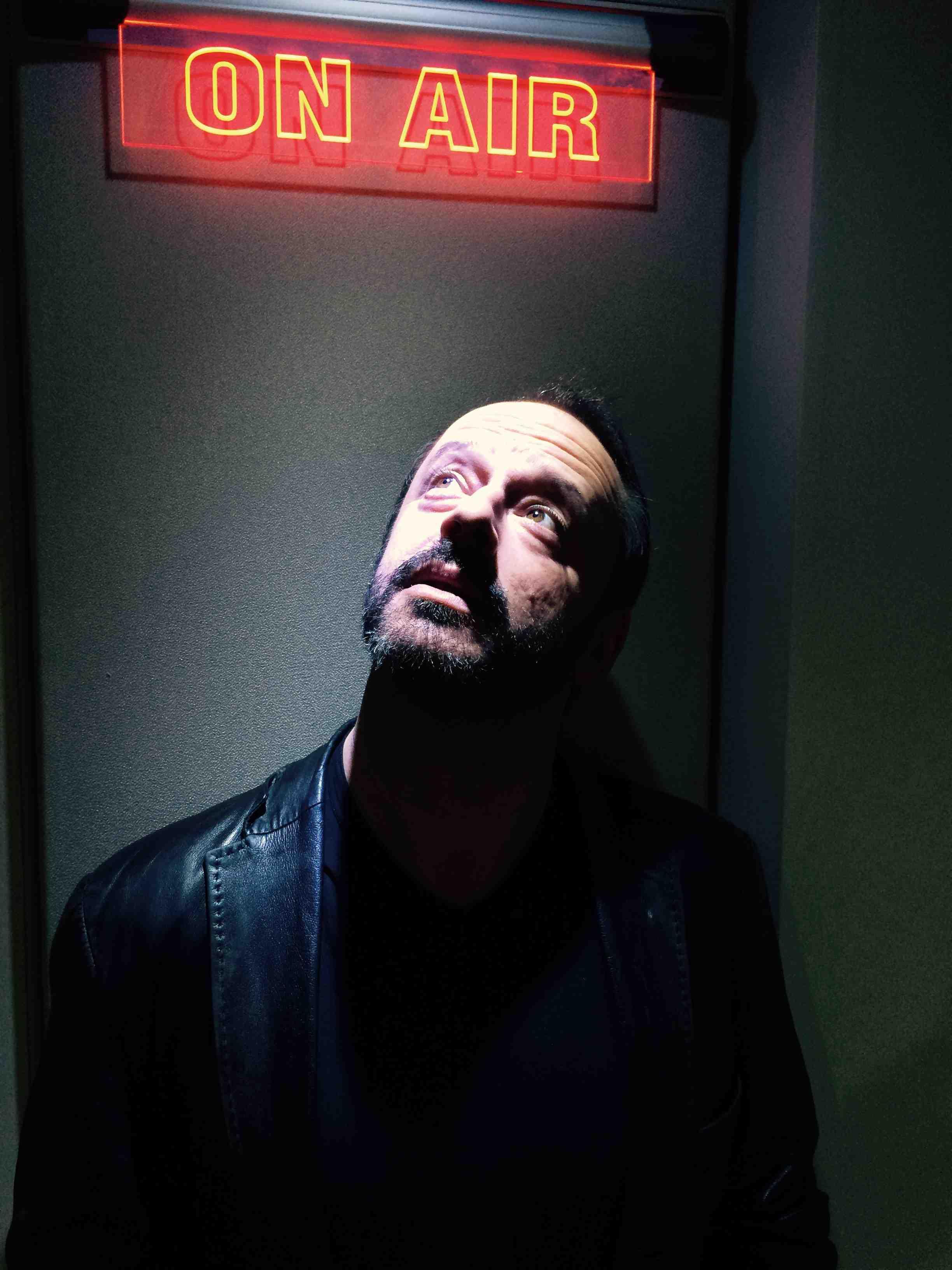 Gil Bellows image