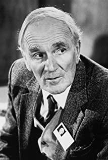 Desmond Llewelyn image