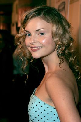 Izabella Miko image