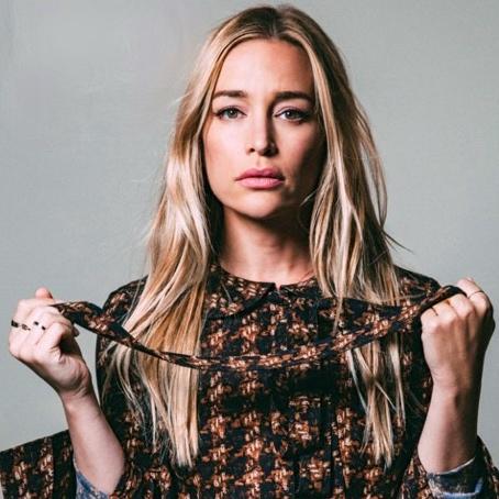 Piper Perabo image