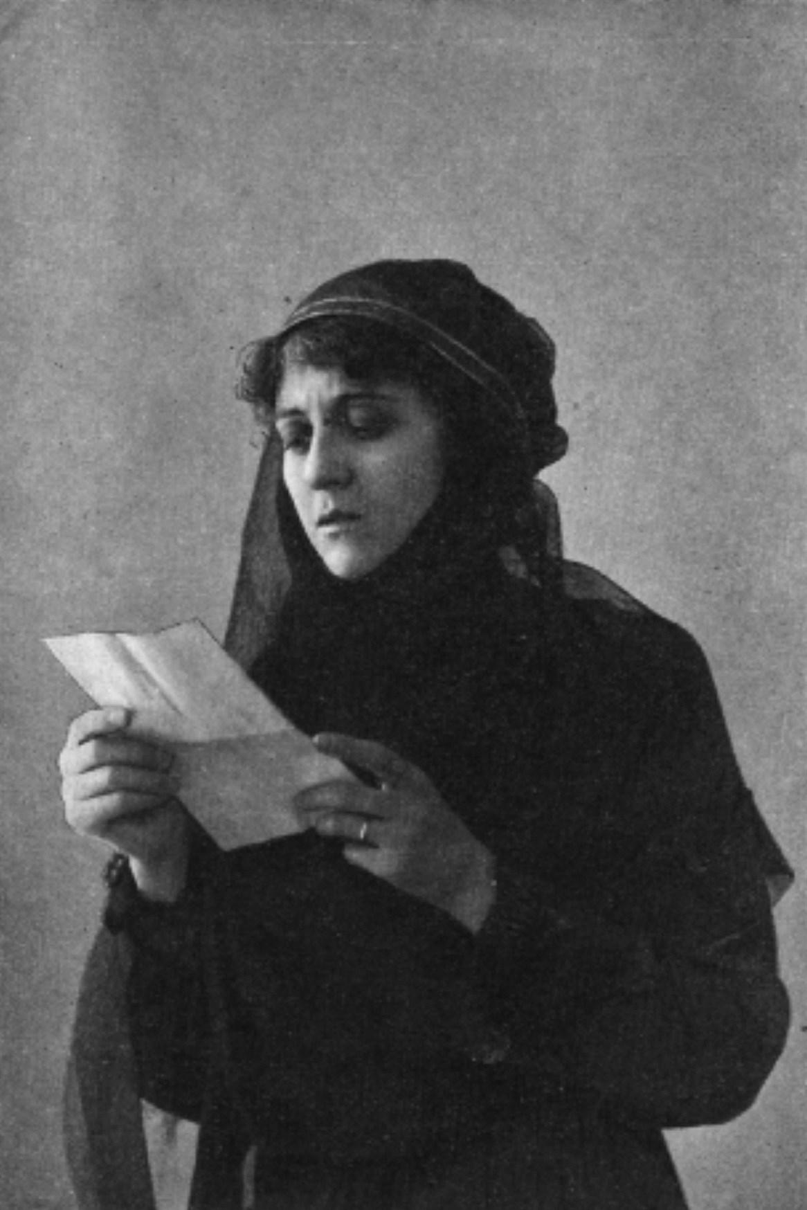 Yvette Andréyor image