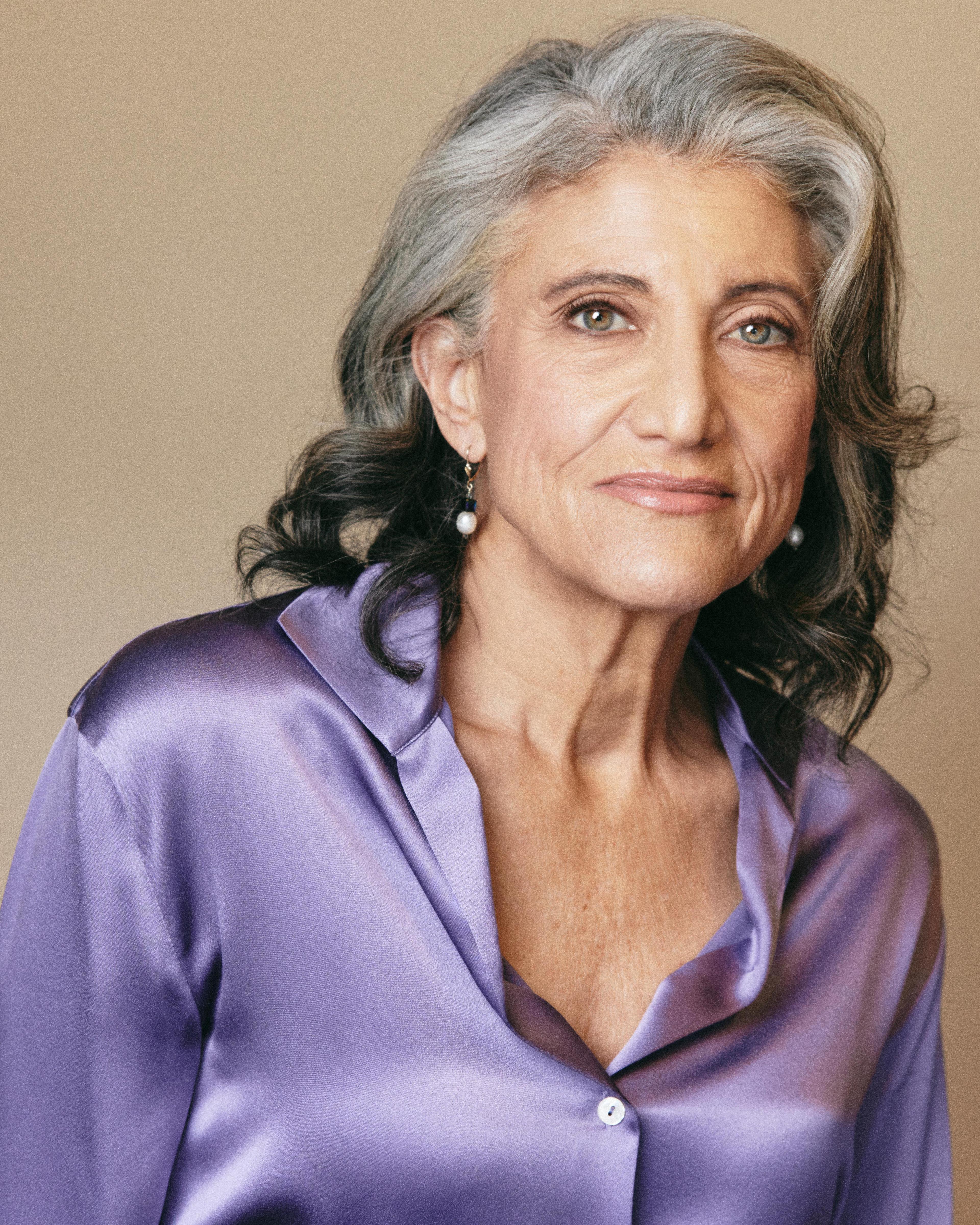 Amy Aquino image
