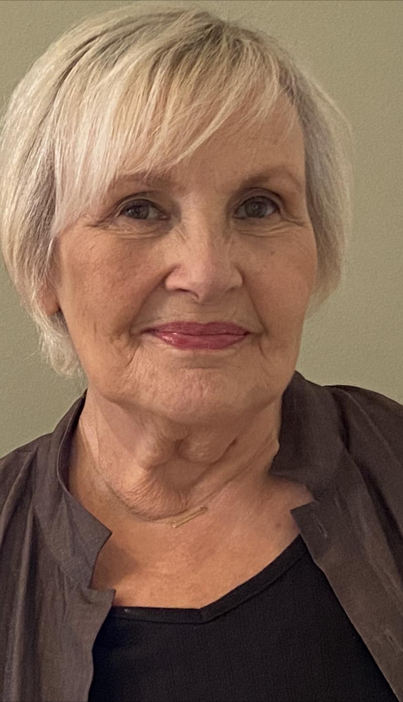 Julie Ariola image
