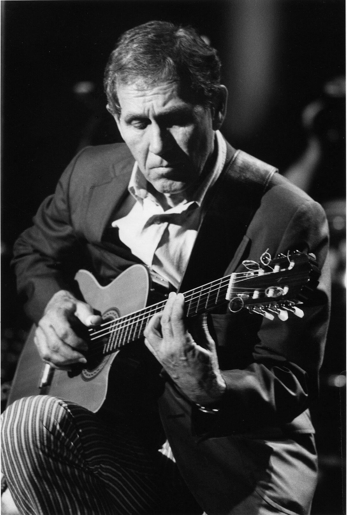 Chet Atkins image