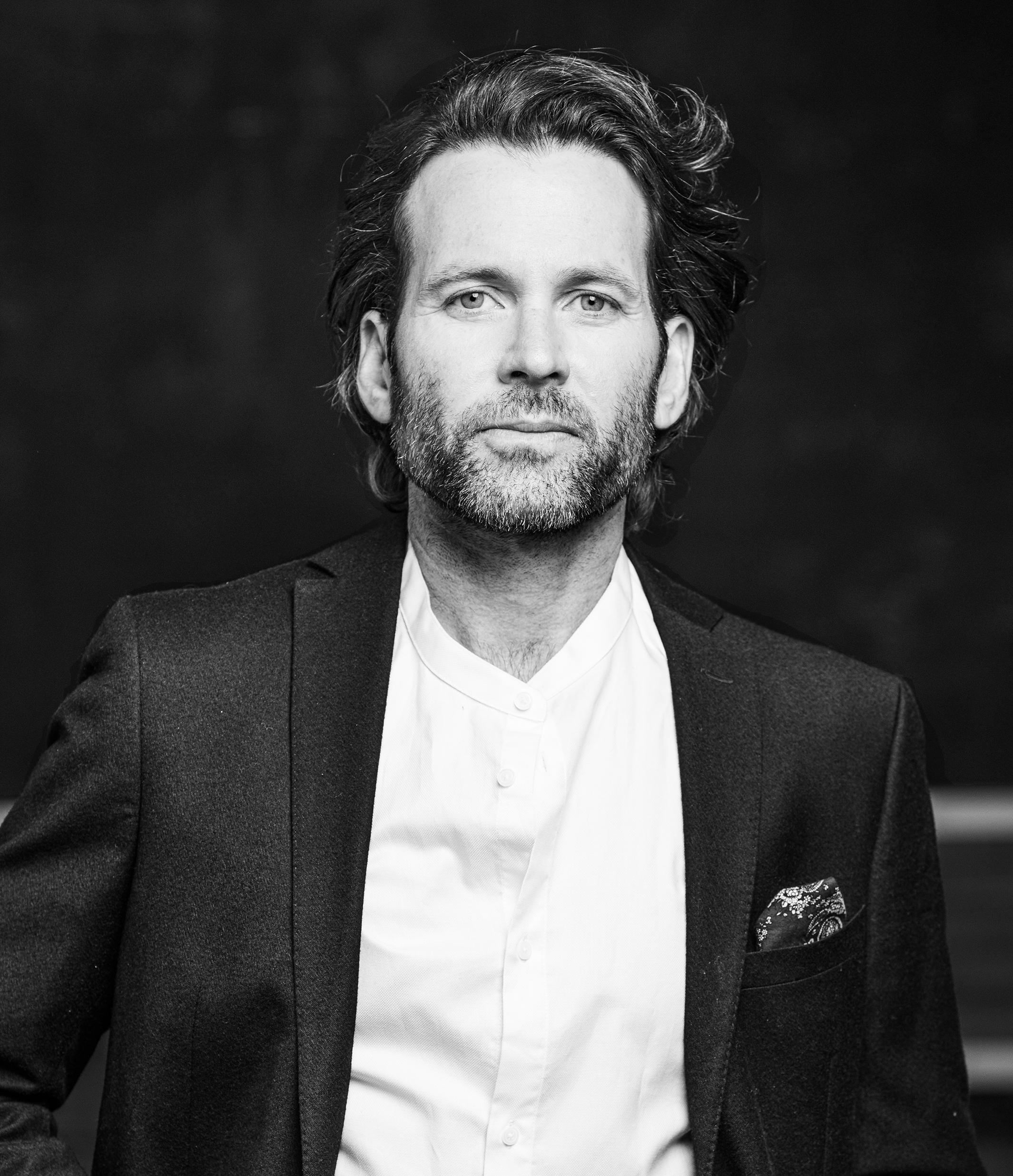 Eion Bailey image
