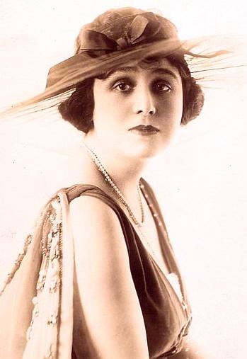 Corinne Barker image