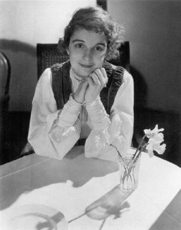 Edith Barrett image