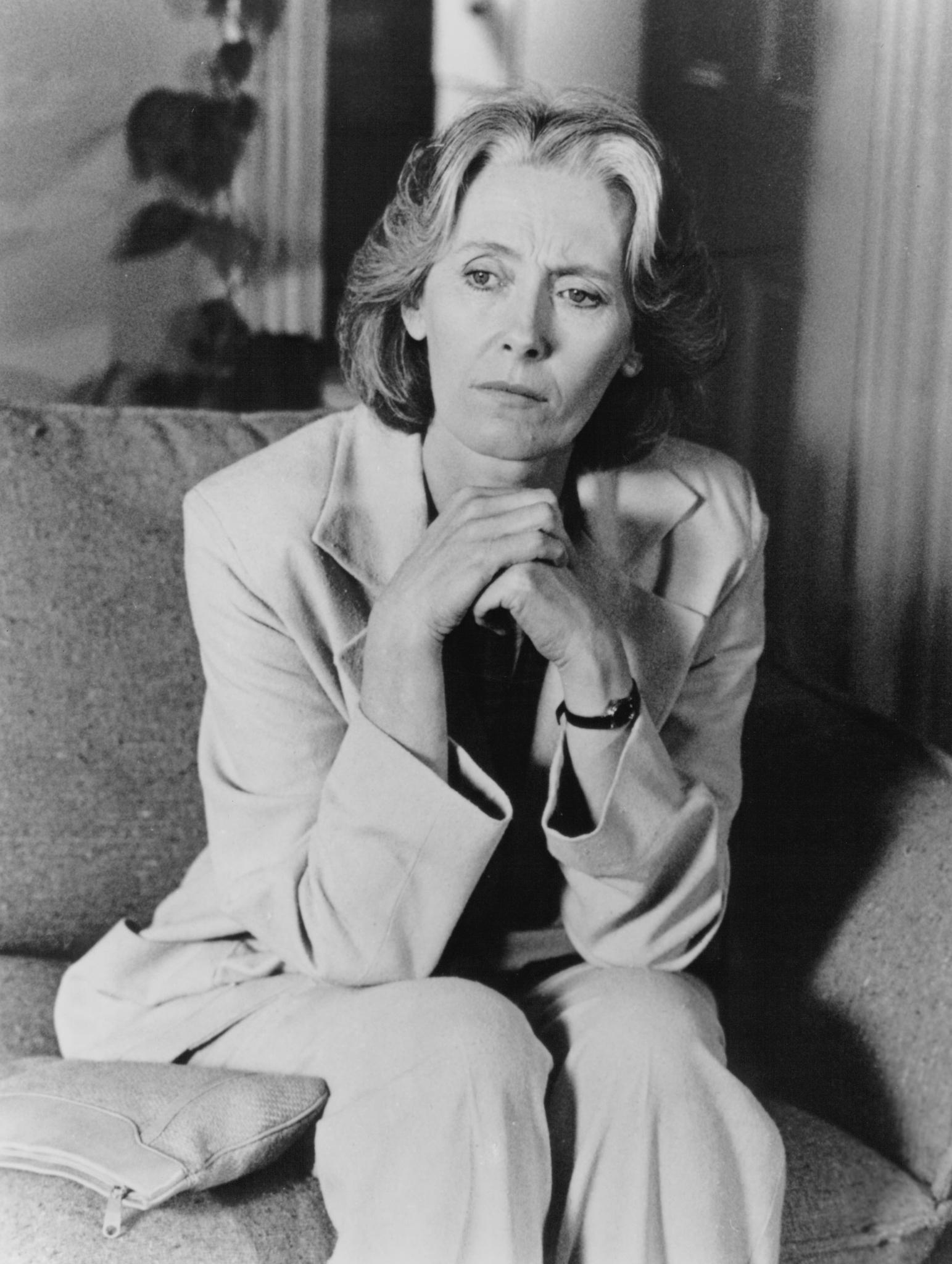 Julia Blake image