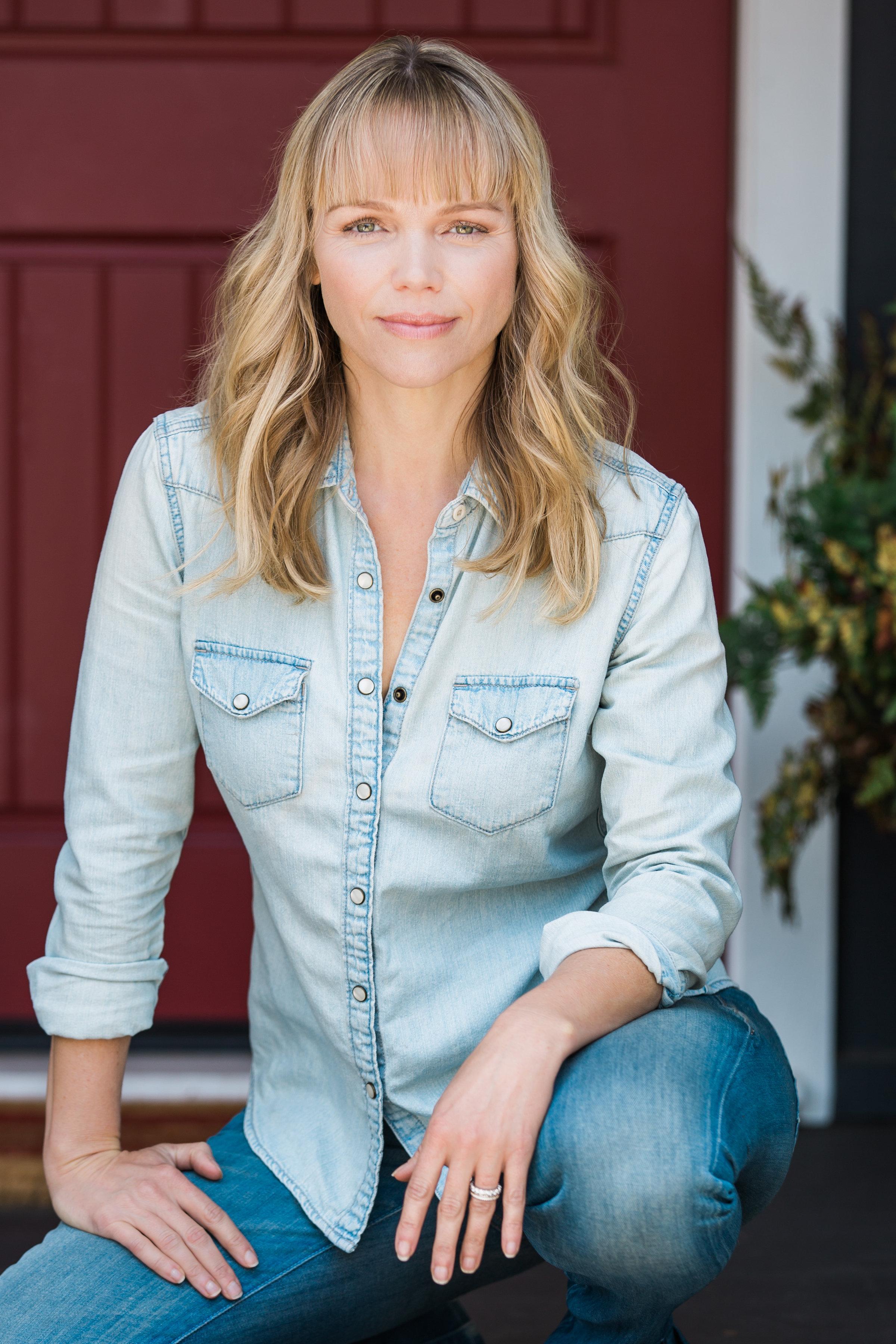 Lauren Bowles image