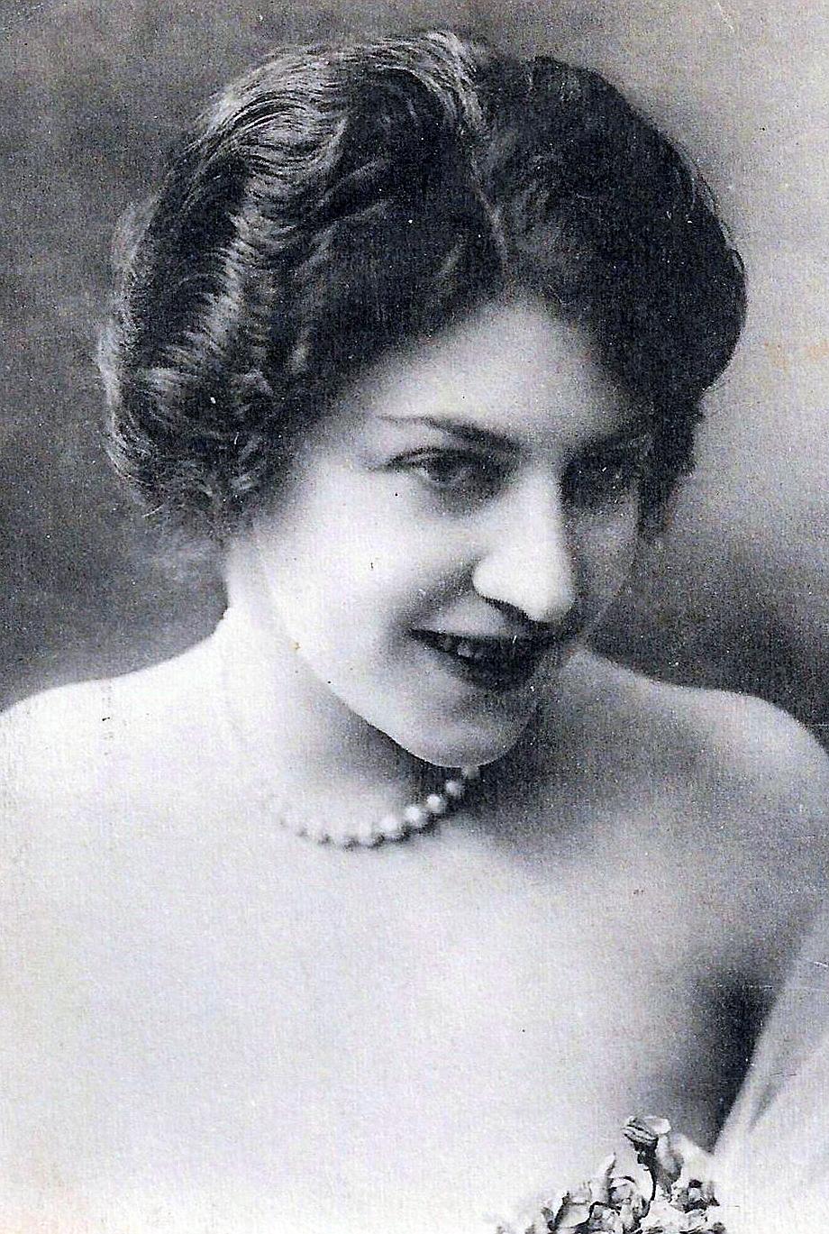 Yvonne de Bray image