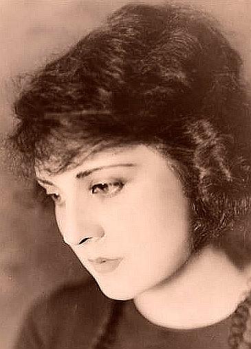 Fritzi Brunette image