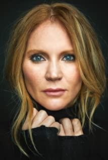 Tara Buck image