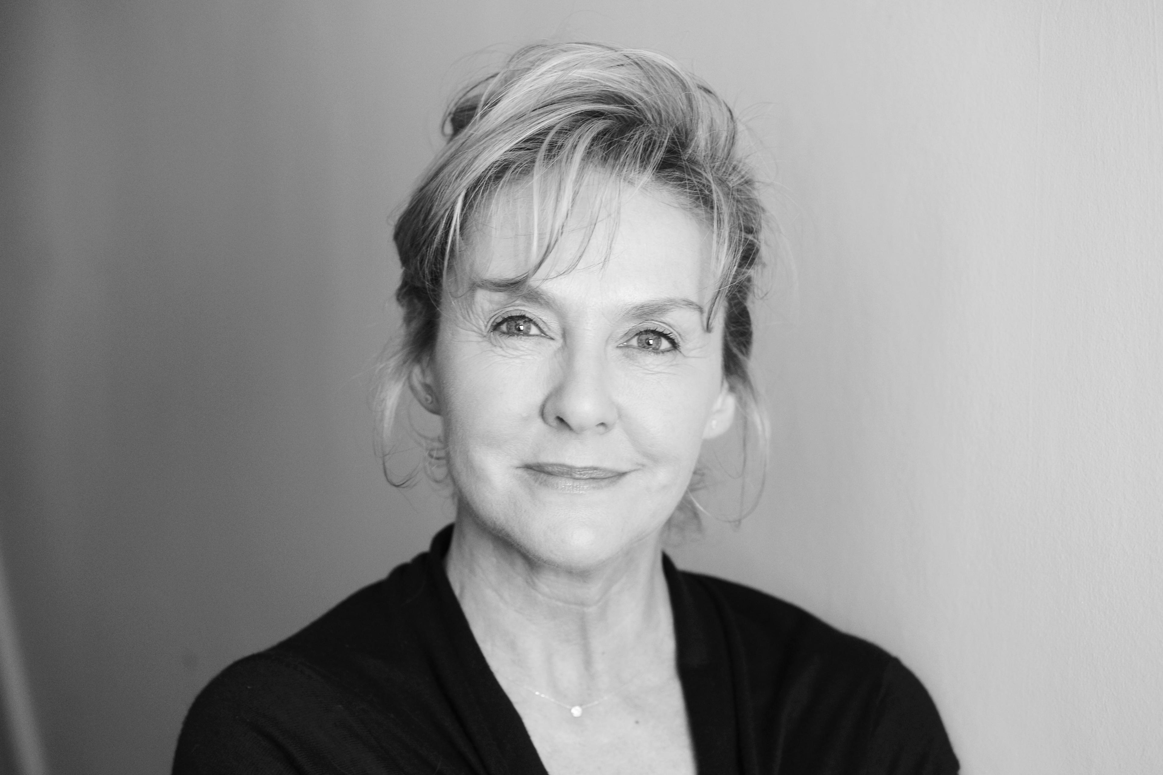 Amanda Burton image