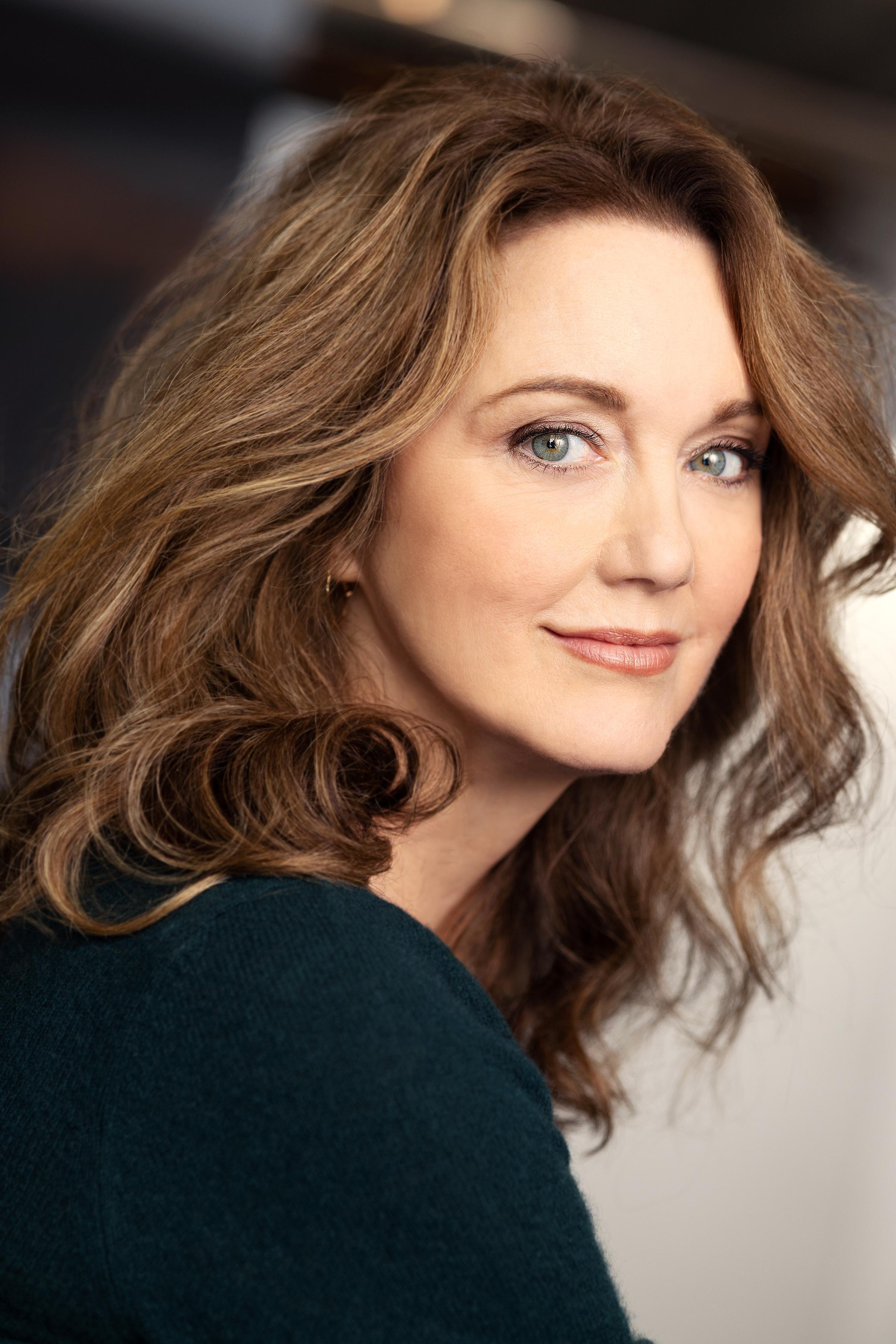 Julia Campbell image