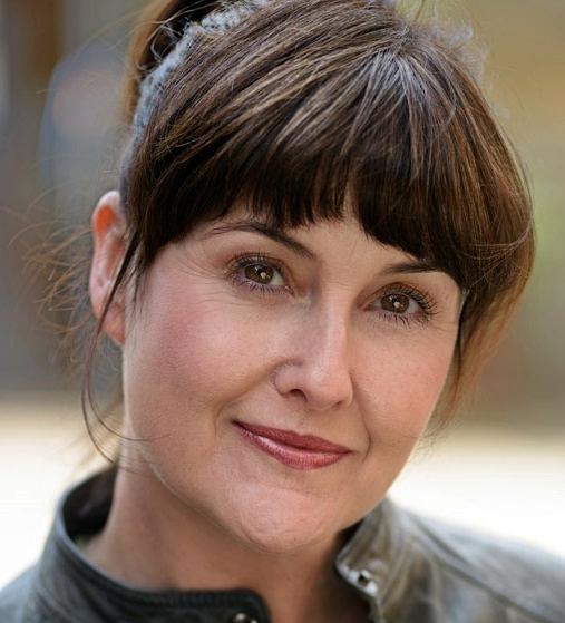 Elizabeth Carling image