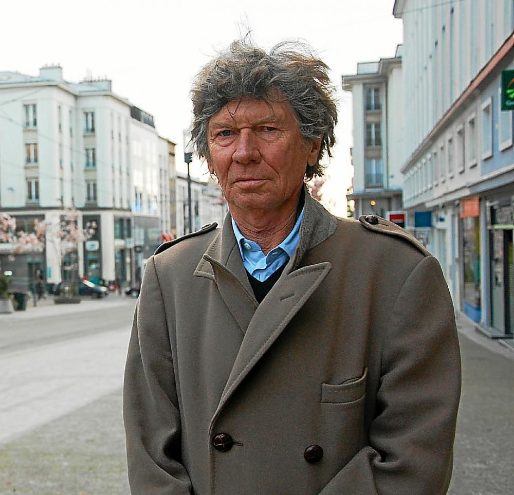 Étienne Chatiliez image