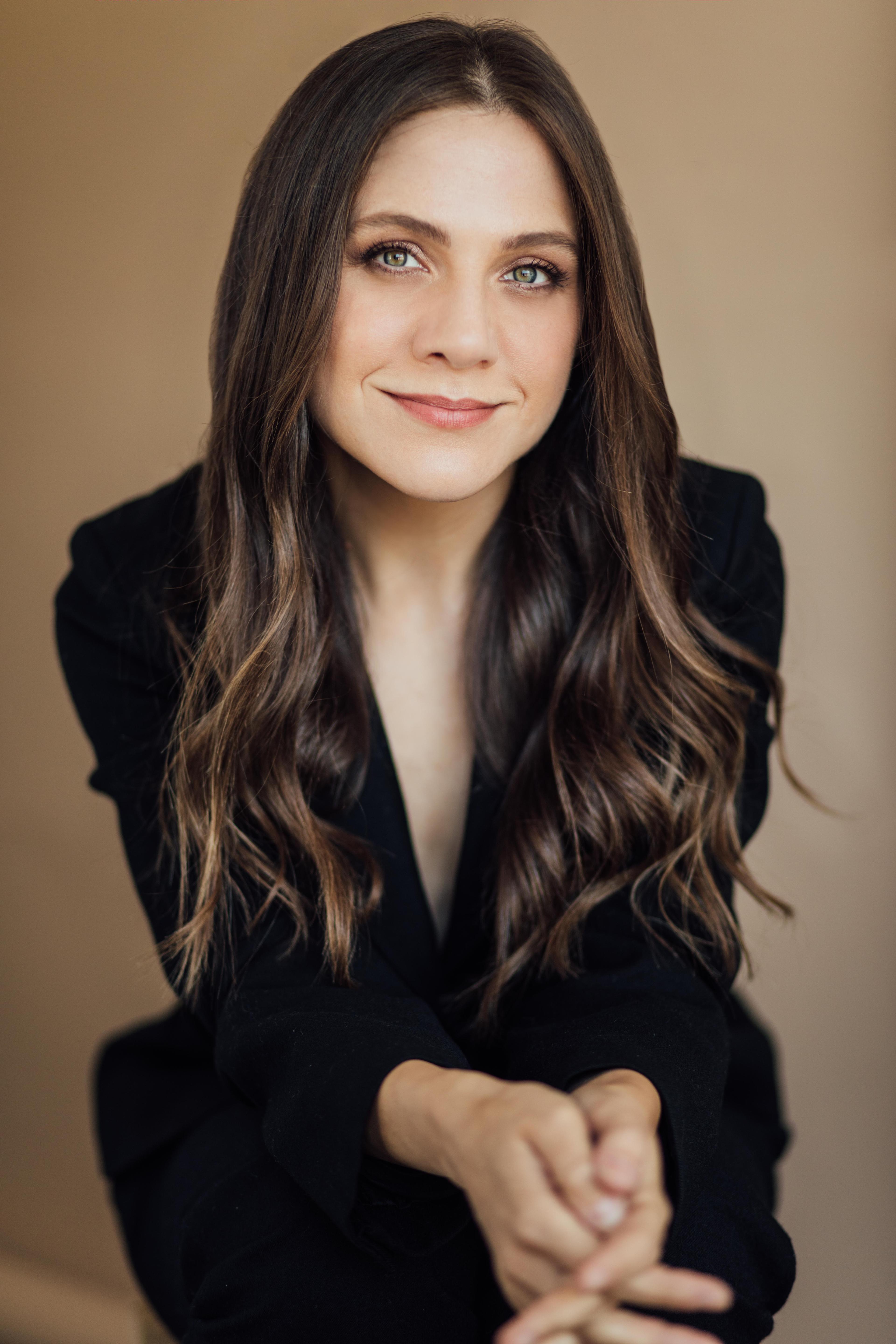 Lauren Collins image