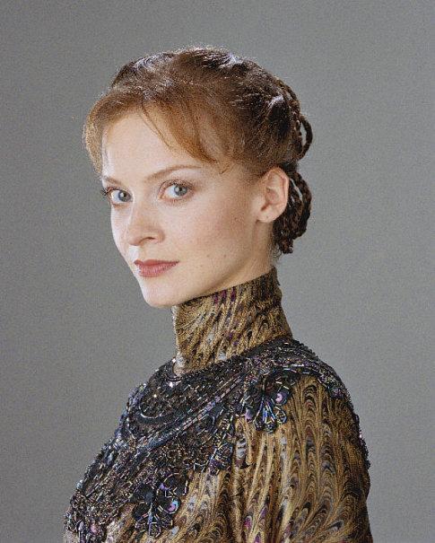 Julie Cox image