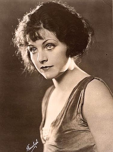 Helen Darling image
