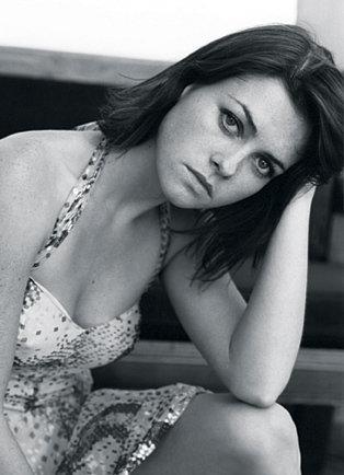 Holly Davidson image