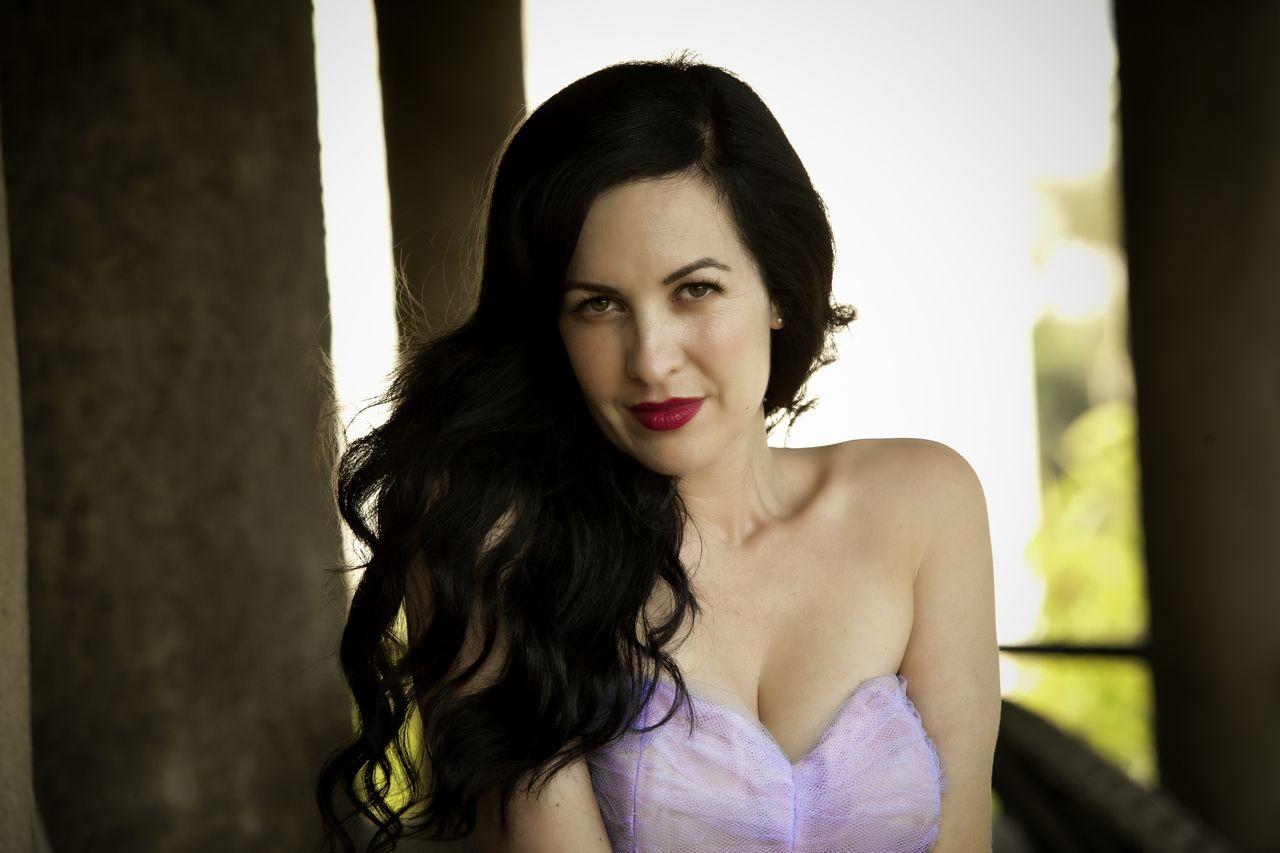 Grey DeLisle image