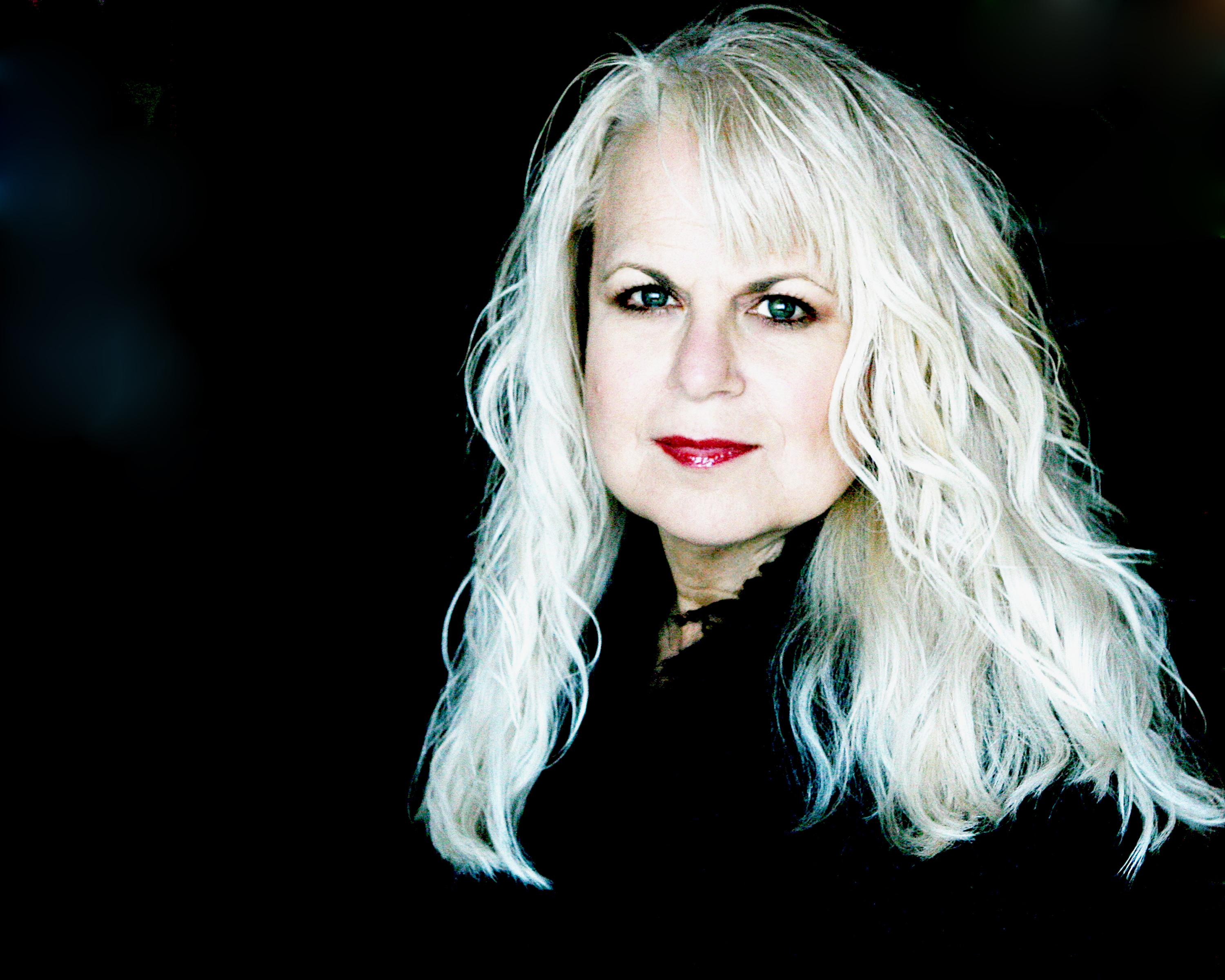 Lorraine Devon Wilke image
