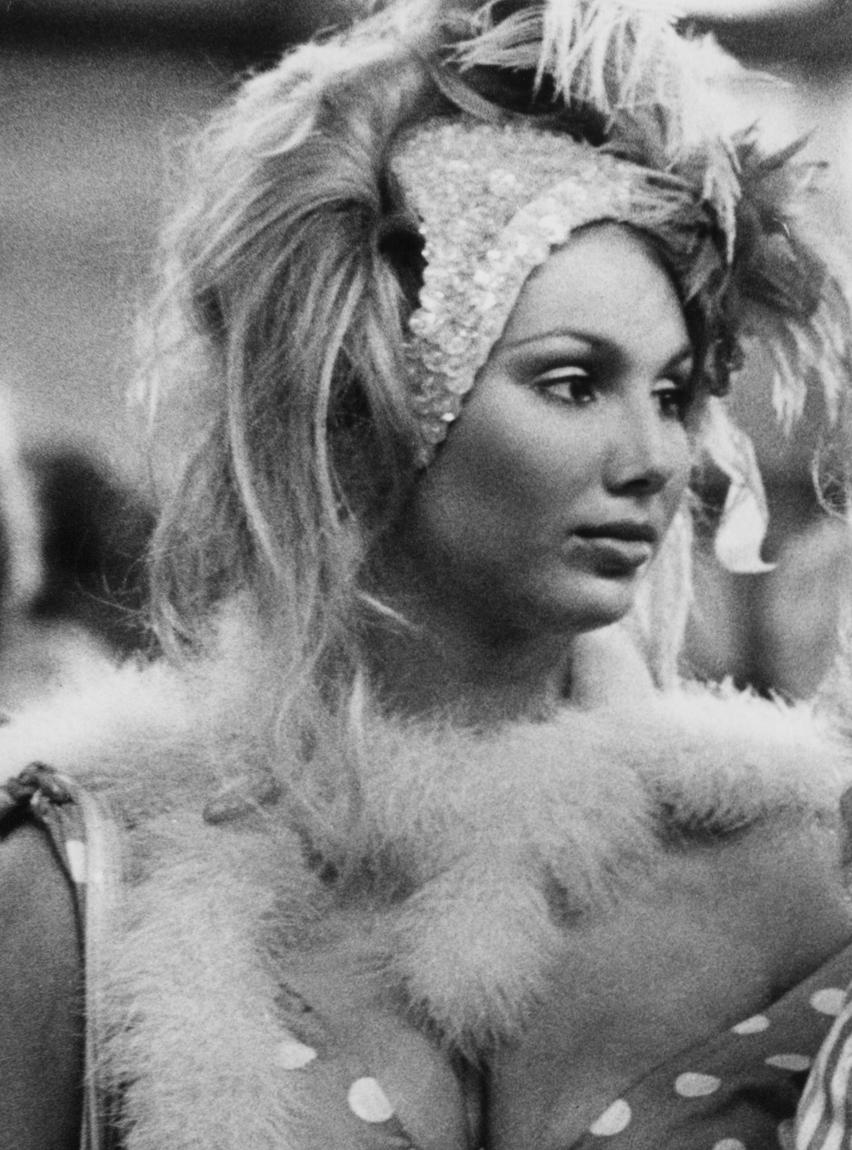 Dolly Dollar image