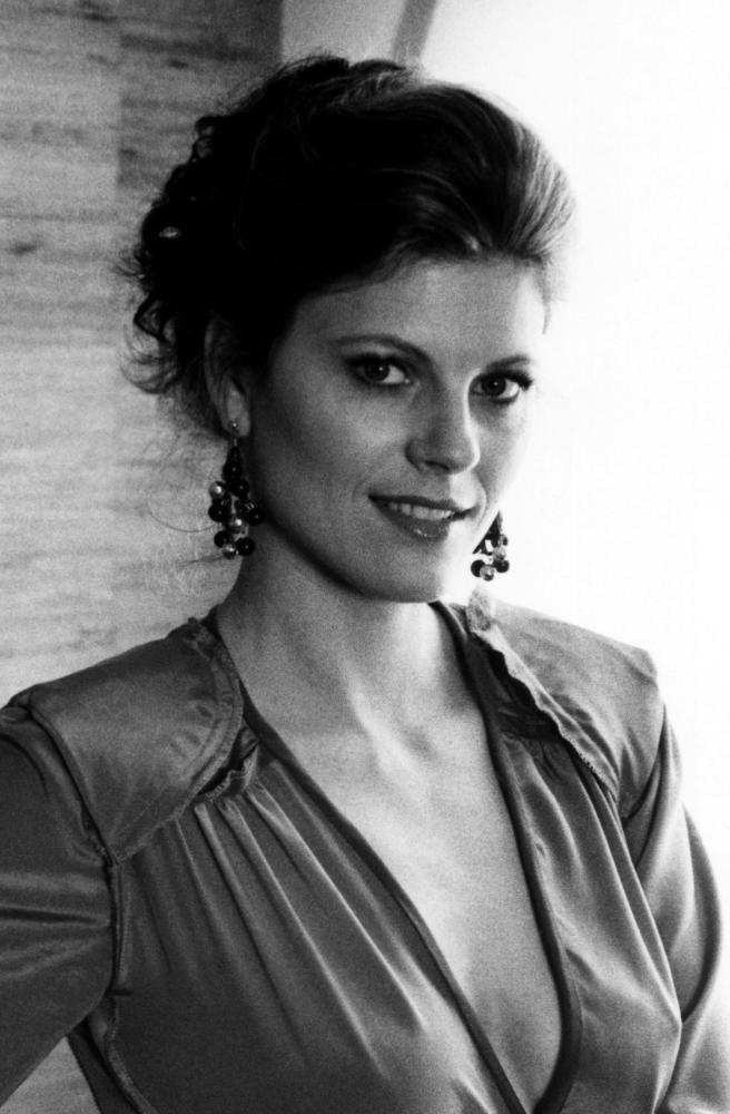 Robyn Douglass image