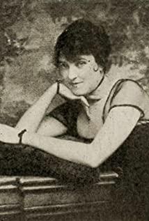 Cora Drew image