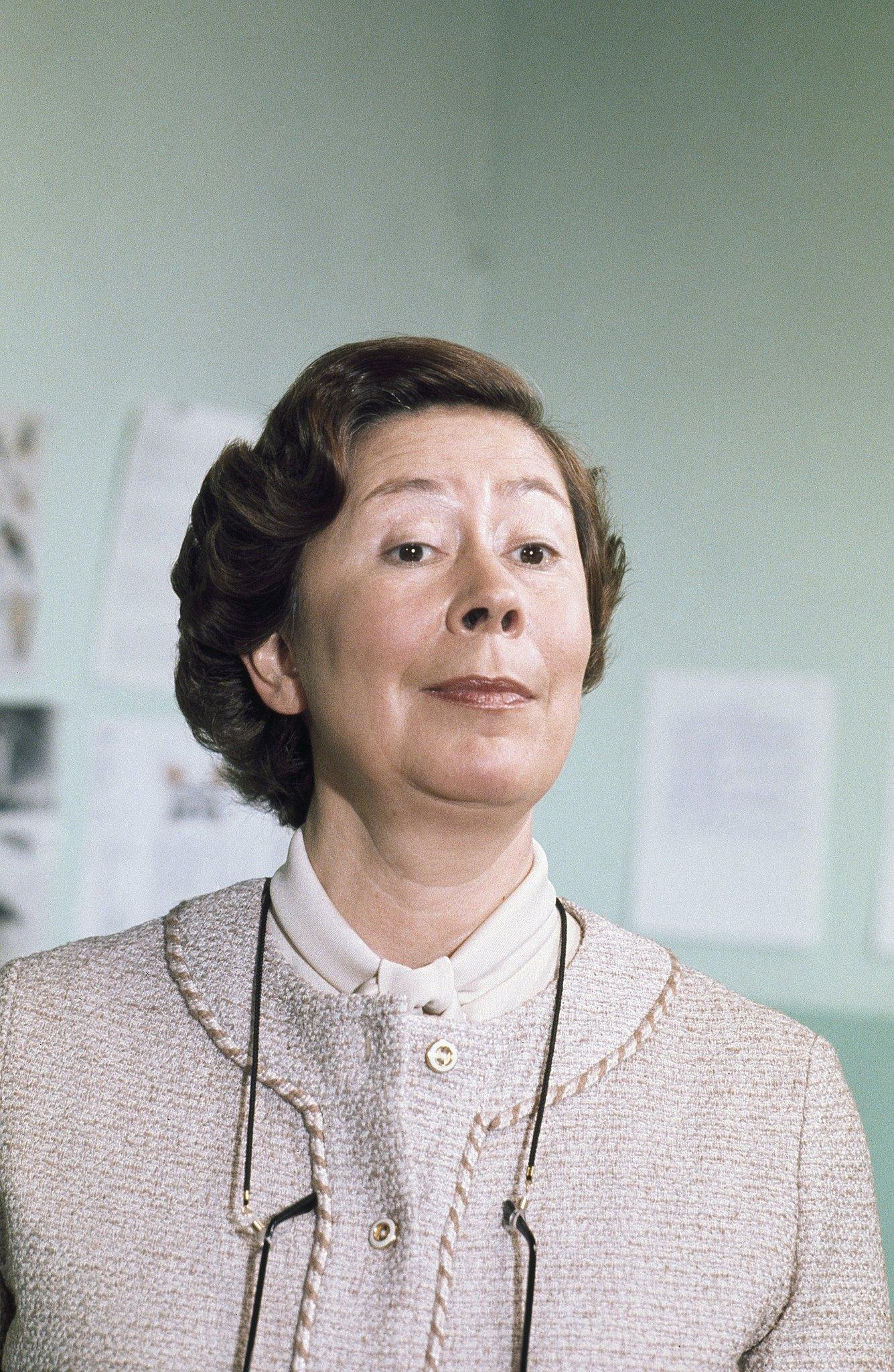 Olive Dunbar image