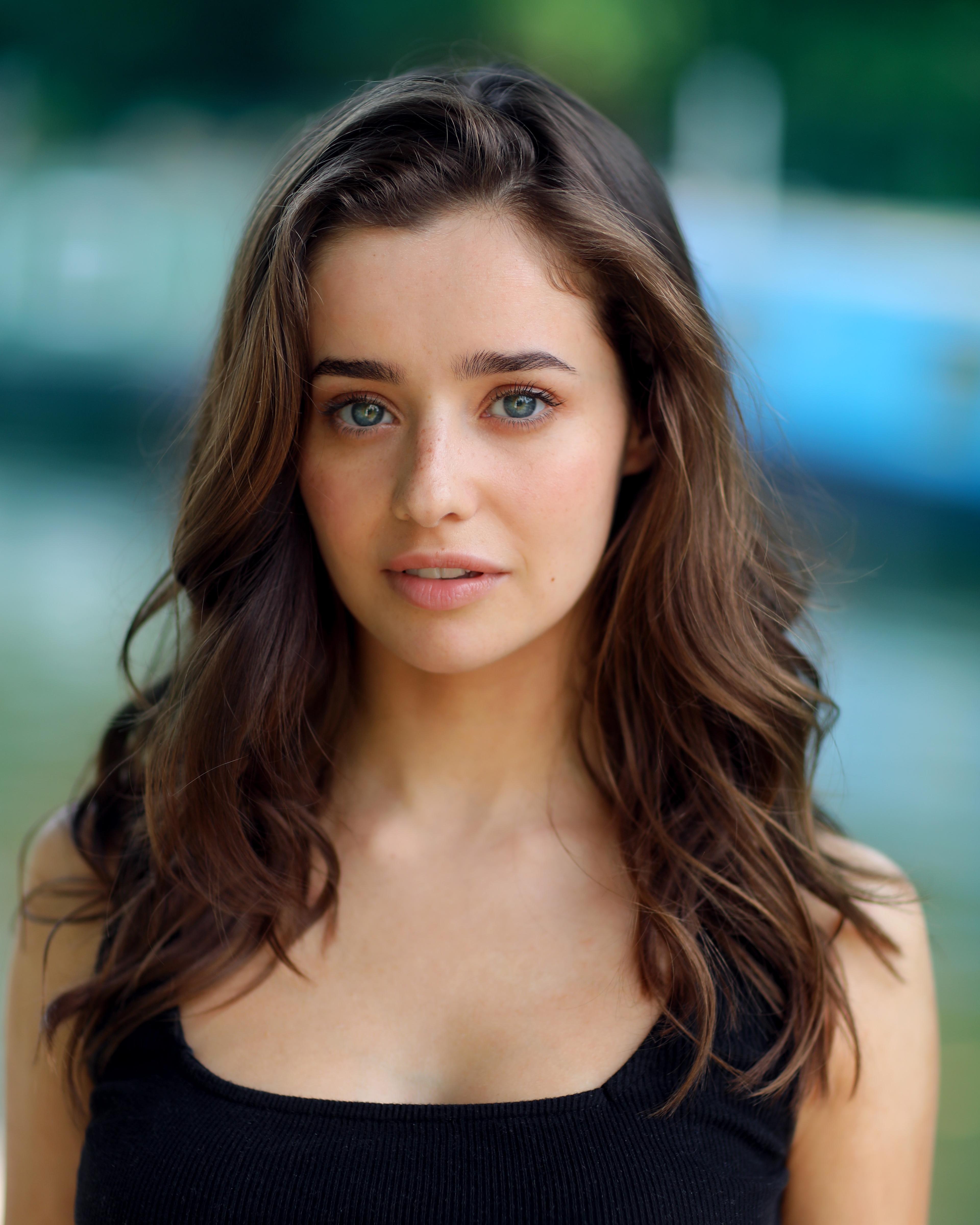 Holly Earl image