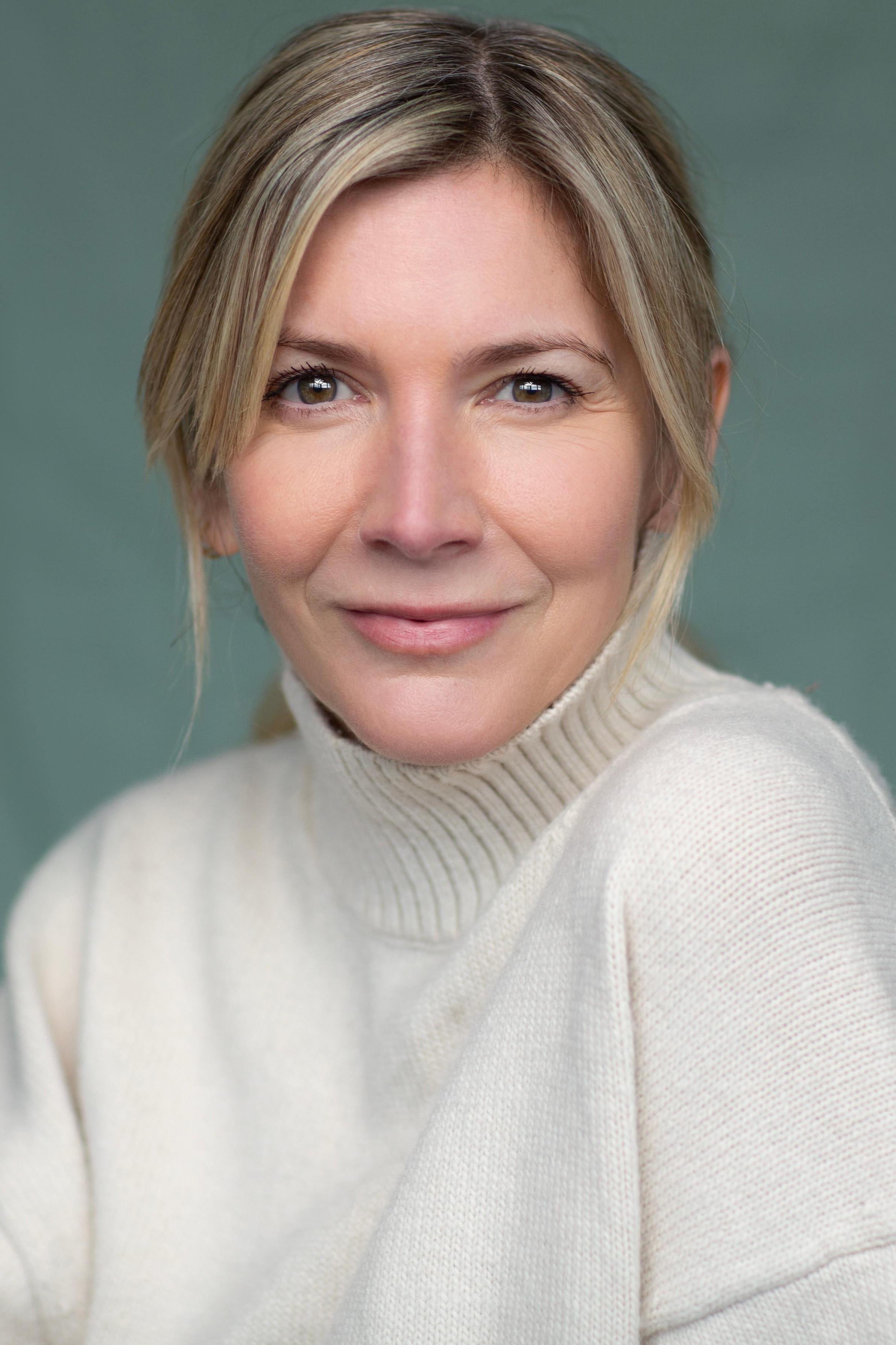 Lisa Faulkner image