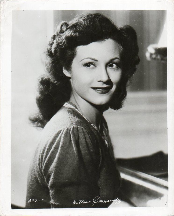 Esther Fernández image