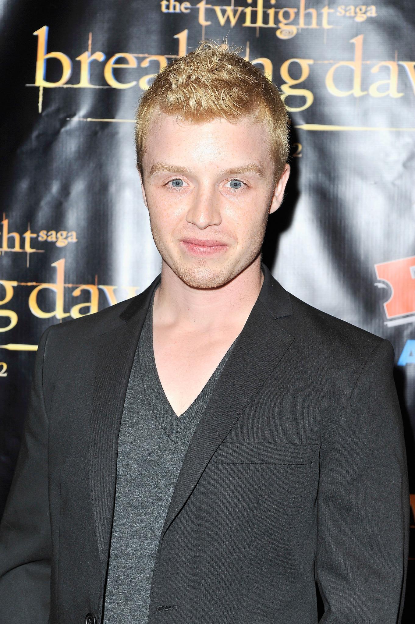 Noel Fisher image
