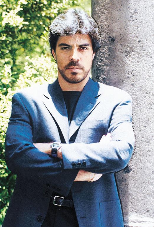 Luis Gatica image