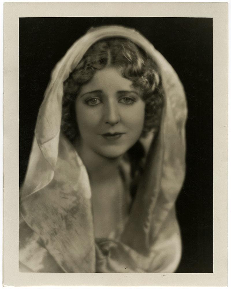Gloria Grey image