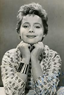 Elvi Hale image