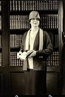 Evelyn Hall image