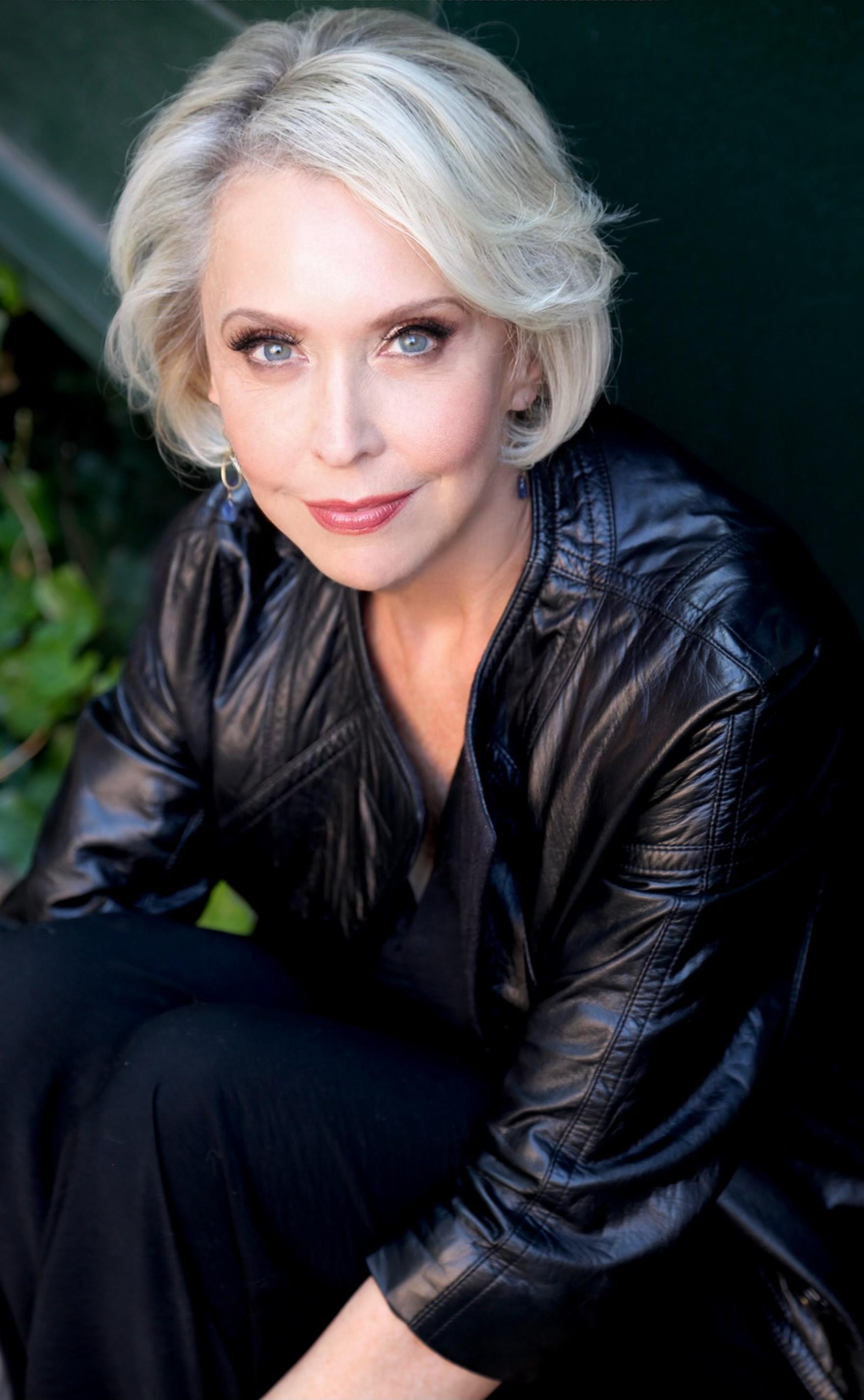 Julie Halston image