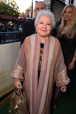 Estelle Harris image