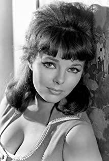 Anne Helm image