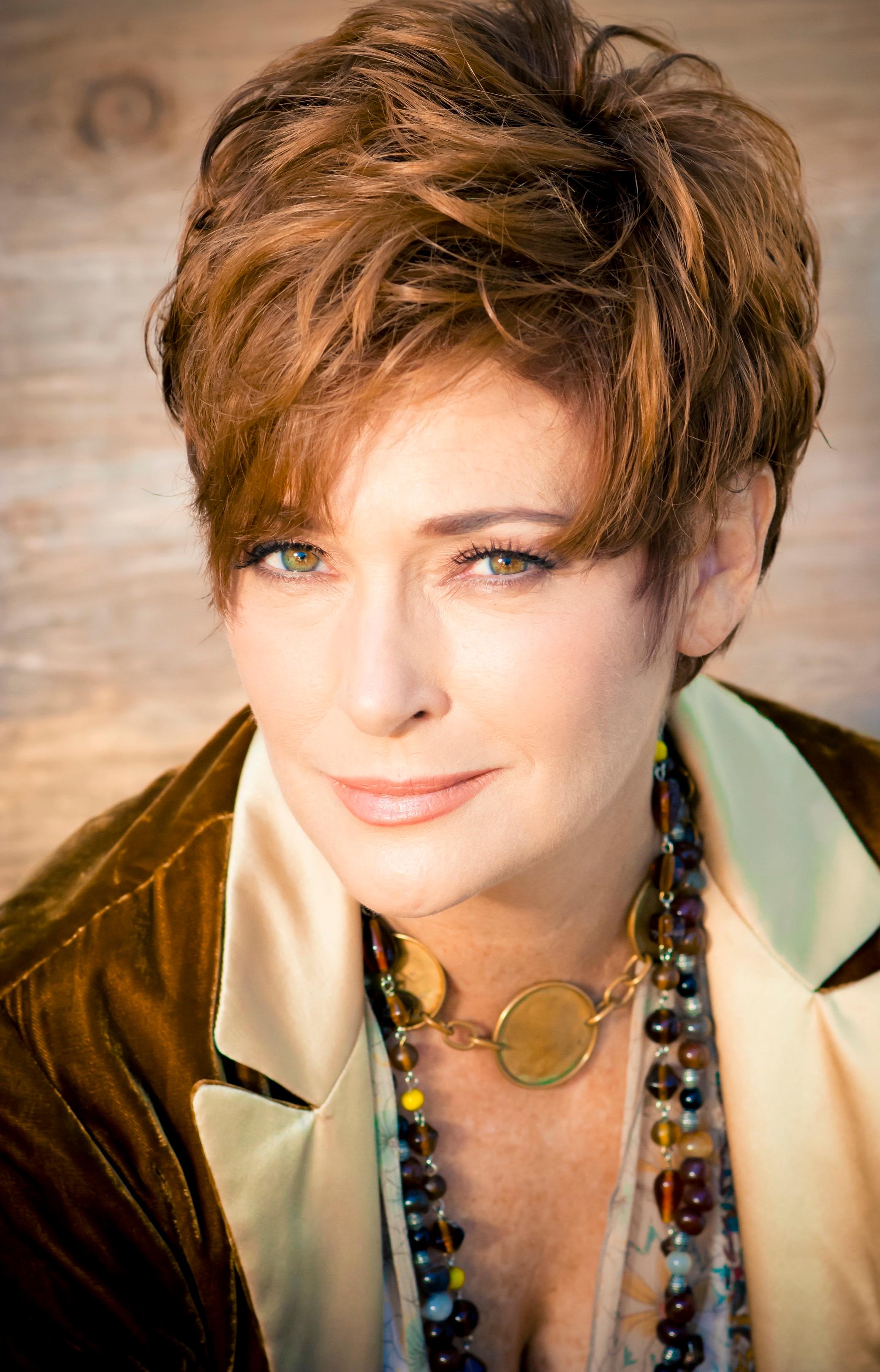 Carolyn Hennesy image