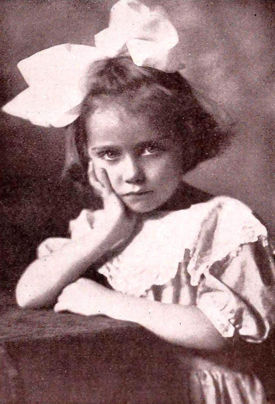 Doris Hollister image
