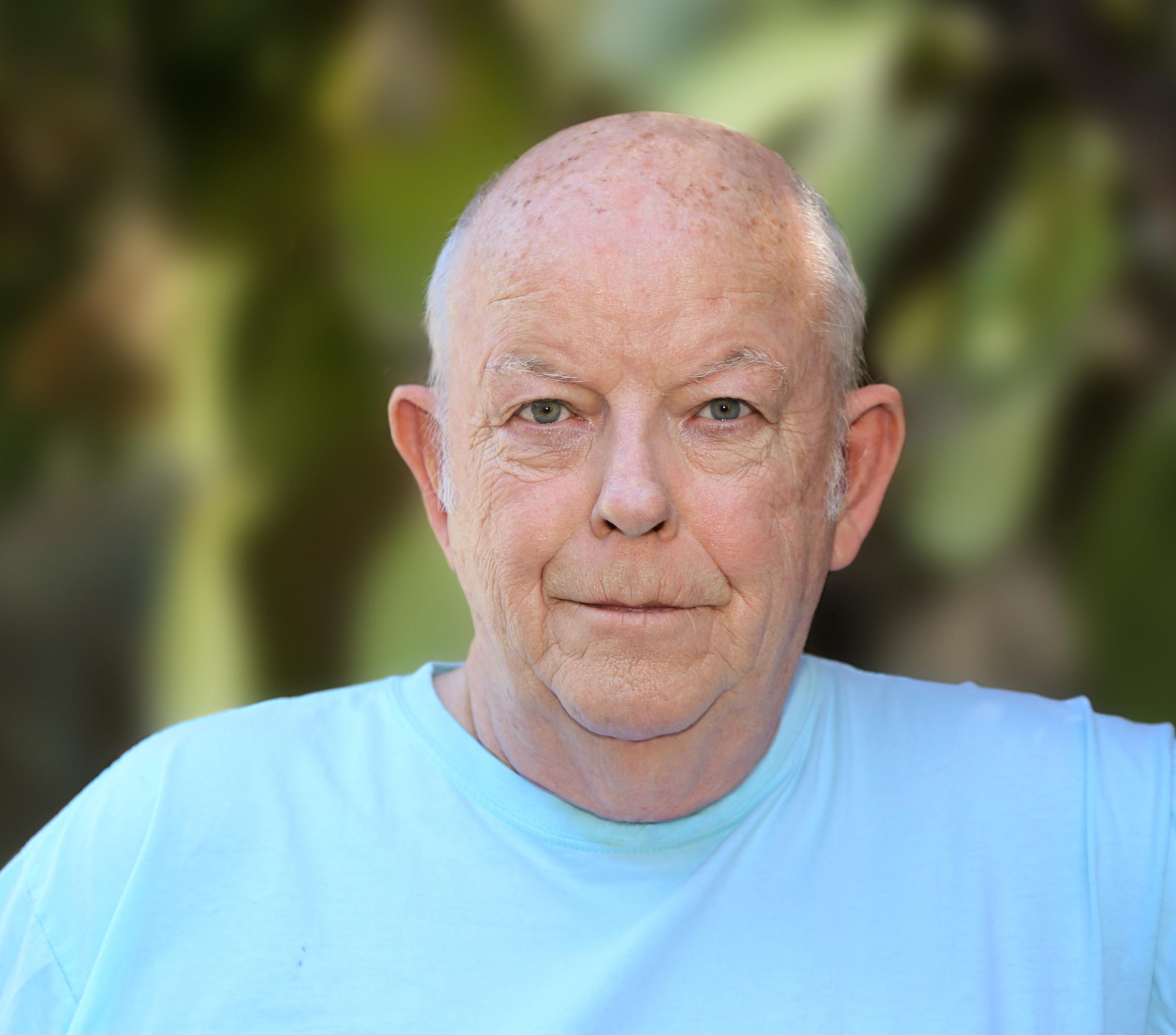 Julian Holloway image
