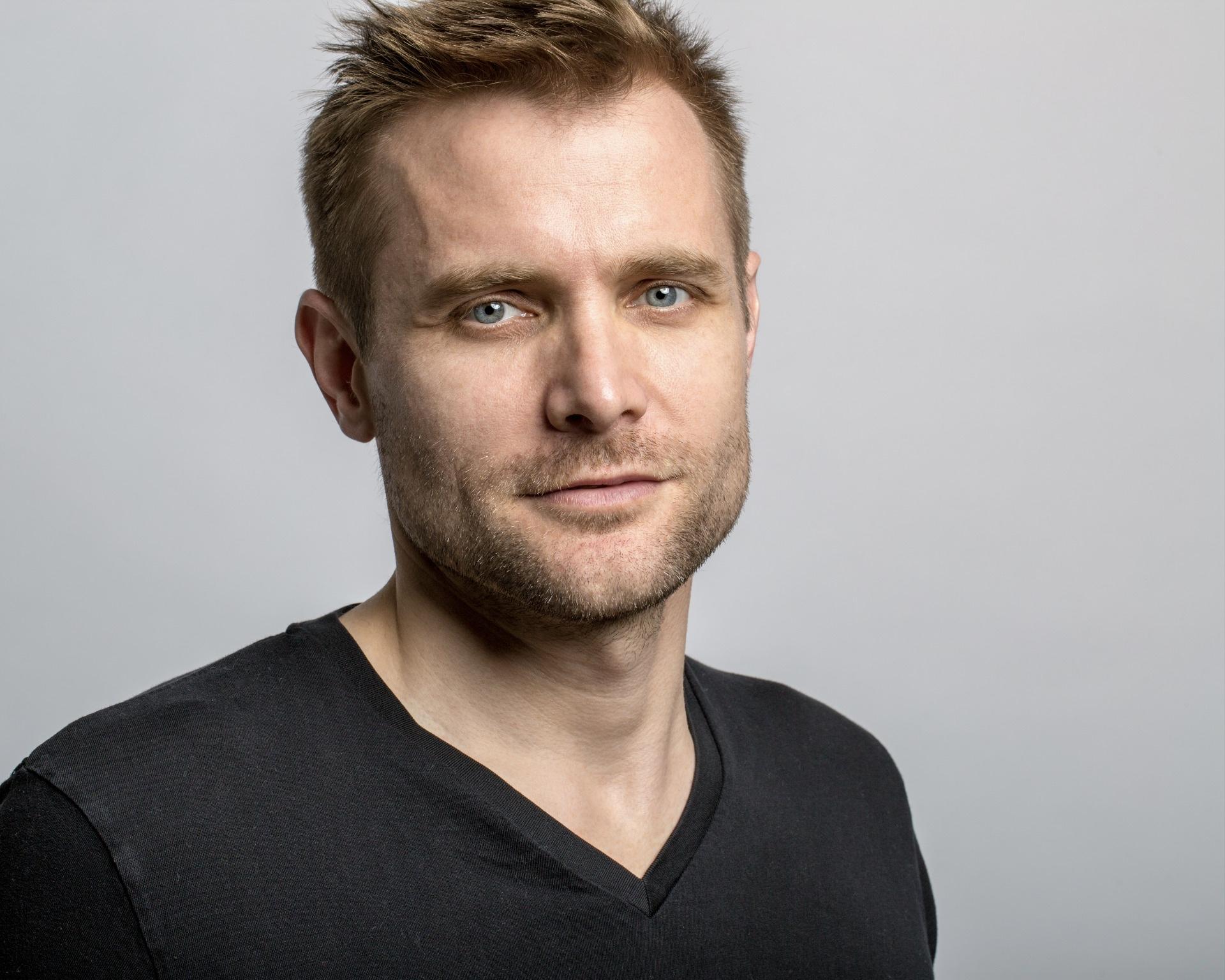 Neil Hopkins image